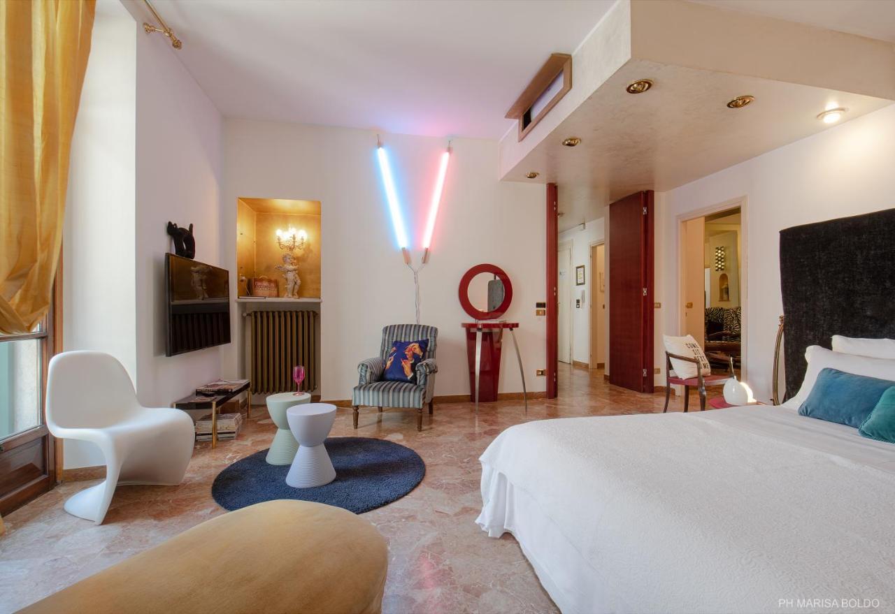 Billie'S Flat Red - Art & Design Apt In Verona Historic Centre Zewnętrze zdjęcie