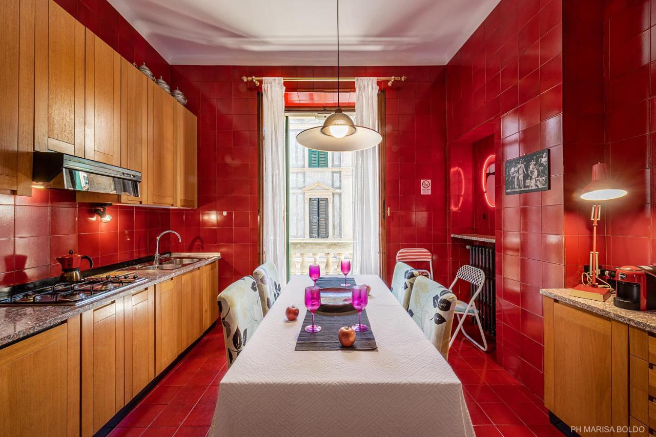 Billie'S Flat Red - Art & Design Apt In Verona Historic Centre Zewnętrze zdjęcie