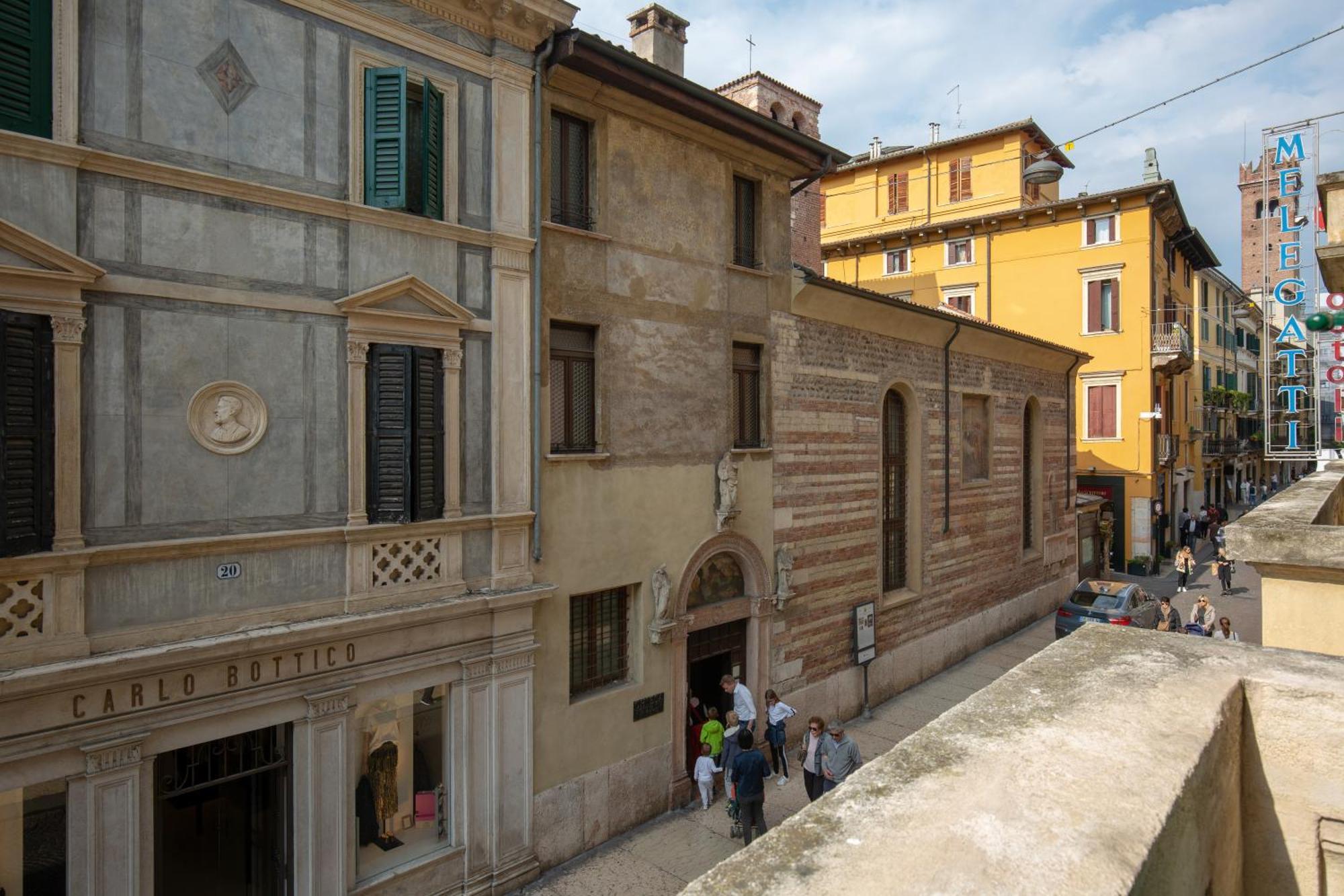 Billie'S Flat Red - Art & Design Apt In Verona Historic Centre Zewnętrze zdjęcie