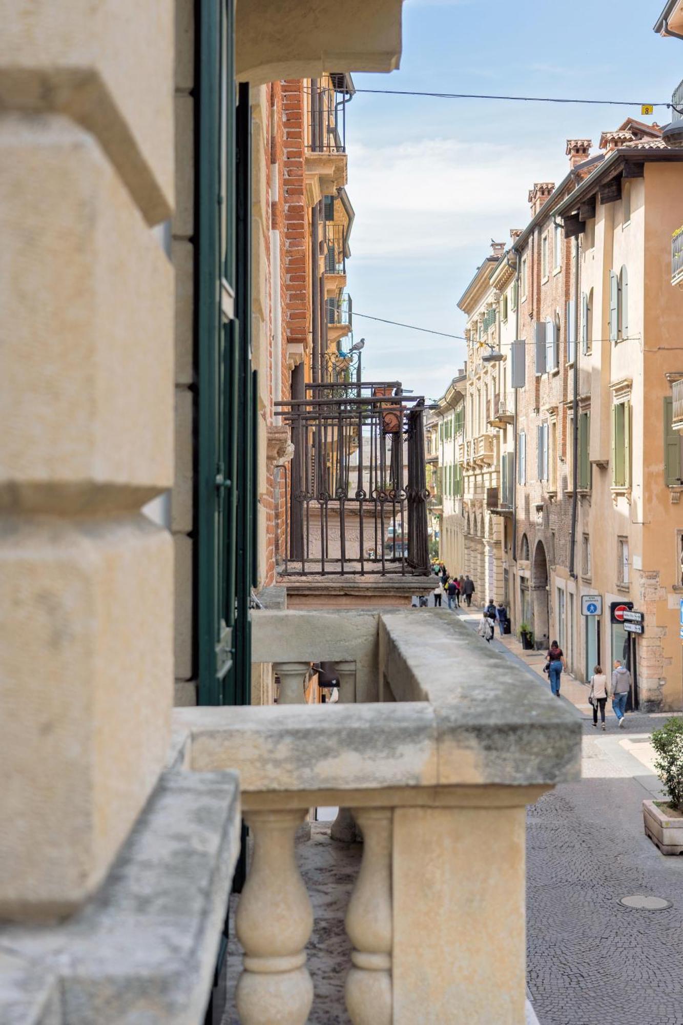 Billie'S Flat Red - Art & Design Apt In Verona Historic Centre Zewnętrze zdjęcie